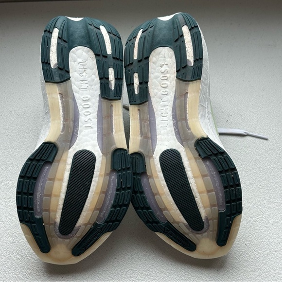 Adidas Ultraboost Light running shoes in white with lime green - Picture 4 of 5